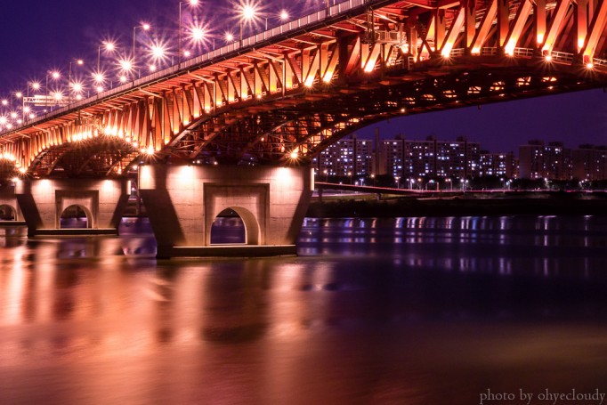 Seongsu-Bridge-night-time-682x455