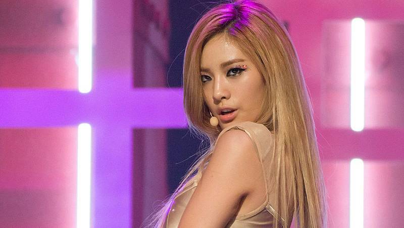 نانا كشفت بأن جاذبيتها المثيرة وطولها هما ما يميزانها عن زميلاتها في ...