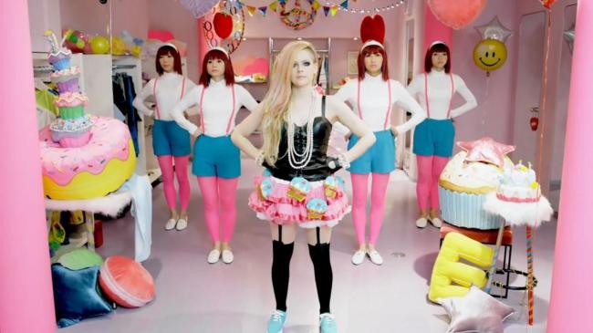 avril lavigne hello kitty / آفريل لافين