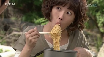 kdrama woman eating