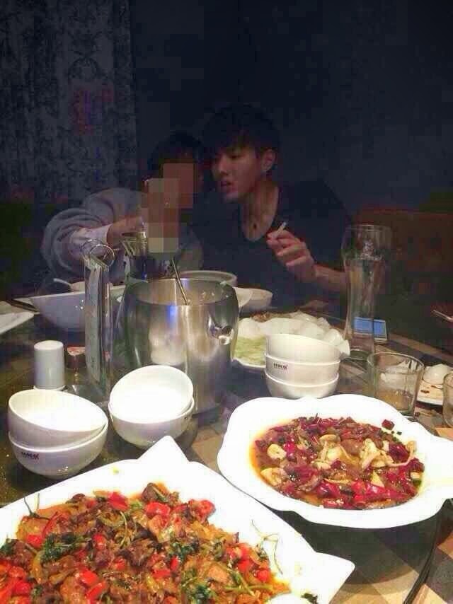 Kris smoking
