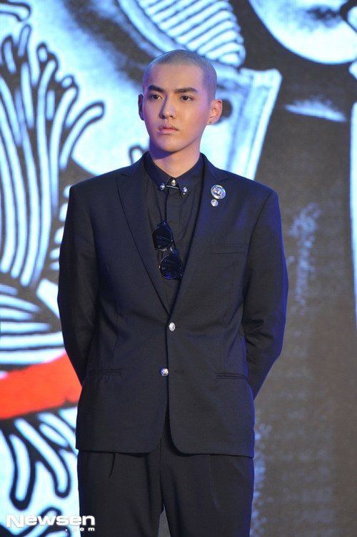 kris shaved head 4